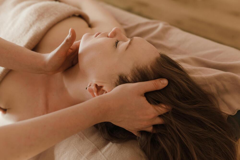 Comment un massage facial anti-âge naturel peut remplacer les injections ?