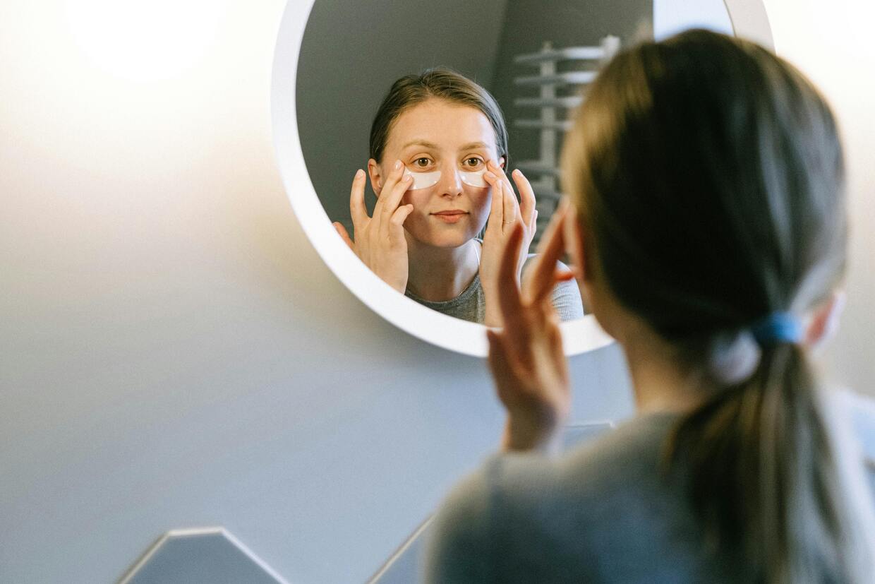 Entretien du visage chez soi entre deux séances : les bons gestes à adopter