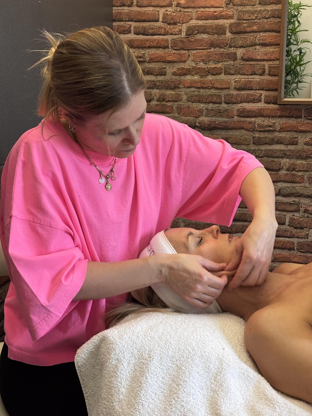 Massage facial anti âge